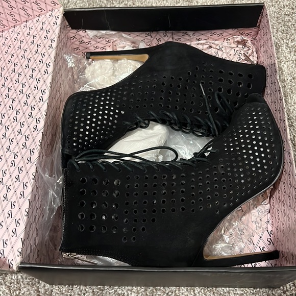 Victoria’s Secret perfect lace up heels size 6.5 color black - Picture 6 of 11